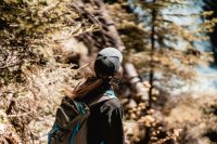 Waarom steeds meer vrouwen lopen met een zware rugzak