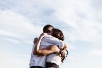 Wat jouw hechtingsstijl zegt over hoe jij liefhebt